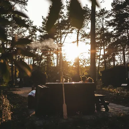 Kampinastaete Diamond Met Hottub Hébergement de vacances *
